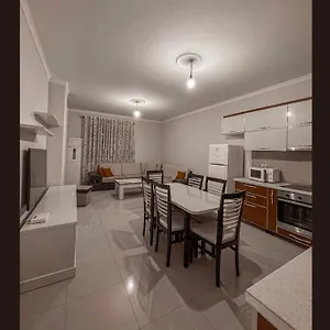 Yourhome تيرانا