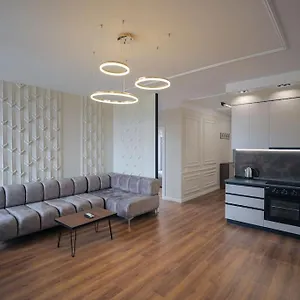 https://miku-apartment-upscale-2bdr-apartment-with-a-spectacular-view.hotels-in-tirana.com